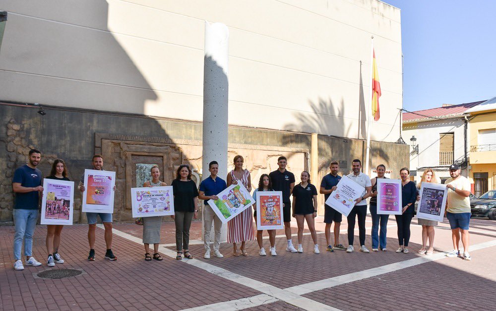 archenafc's tweet photo. ¡Emocionante mañana junto a la Alcaldesa de Archena @Patriciaflopez en la presentación de nuestro increíble I Campus mixto de verano! 🌞⚽️ https://t.co/FNG2EbUNC9