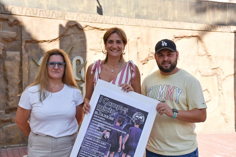 archenafc's tweet photo. ¡Emocionante mañana junto a la Alcaldesa de Archena @Patriciaflopez en la presentación de nuestro increíble I Campus mixto de verano! 🌞⚽️ https://t.co/FNG2EbUNC9