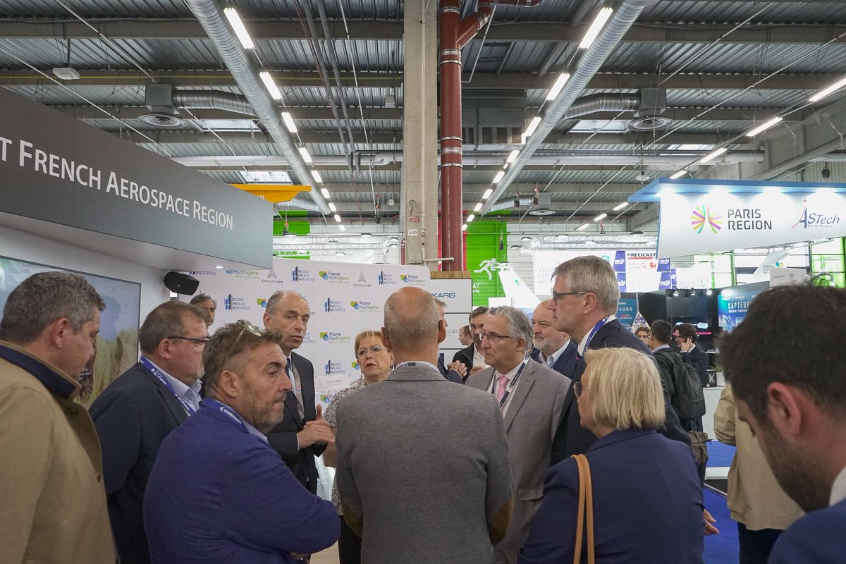 ccism77's tweet photo. Rencontre de Roissy Meaux Aéropôle du 17/10 consacrée à l’#hydrogène et aux nouvelles énergies pour les futures mobilités.✈️ . La CCI77 est fière de faire partie de cette initiative qui a pour objectif de débattre sur l’avenir des mobilités au regard des enjeux de décarbonation. https://t.co/DCRAa7331O