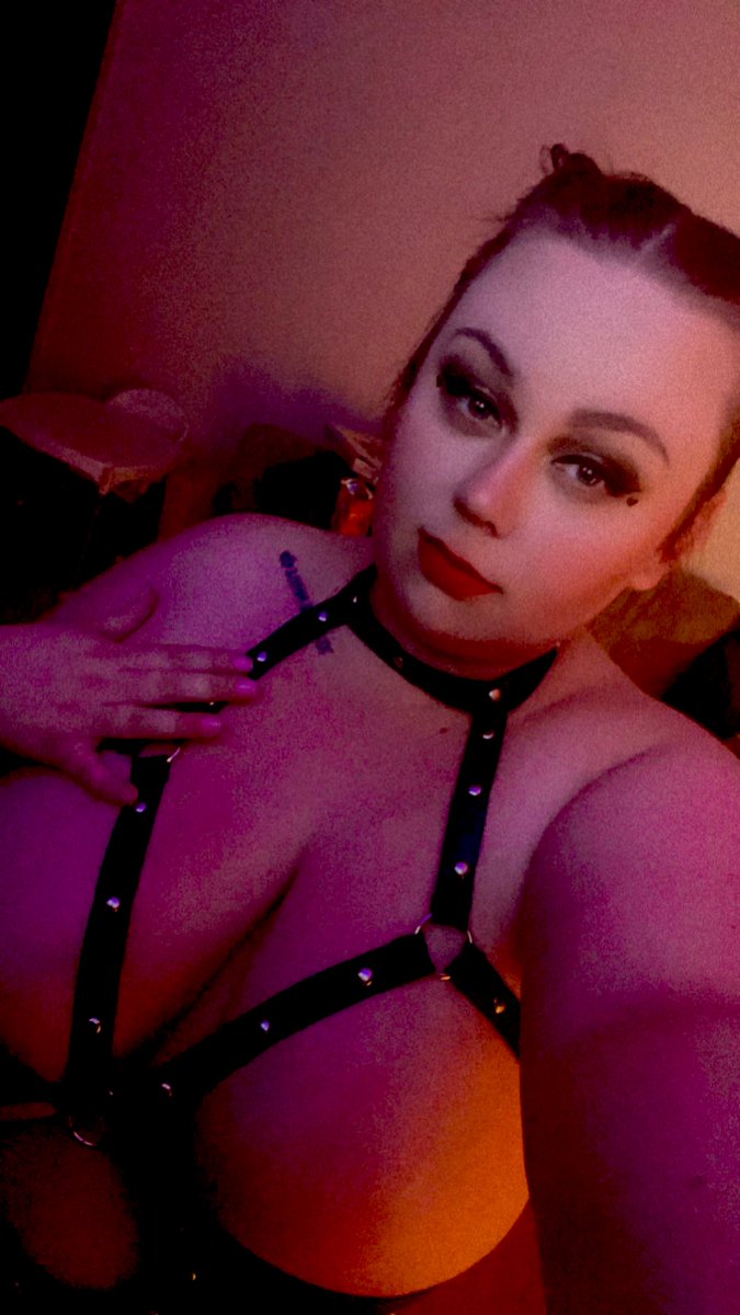 BustyLuxe's tweet photo. Dommy Mommy 🤤 #bbw #bbwlove #bbwappreciation #busty #büsty #bustywomen #curvy #curvygirl #onlyfans #onlyfansgirls https://t.co/W8we7xqb3O