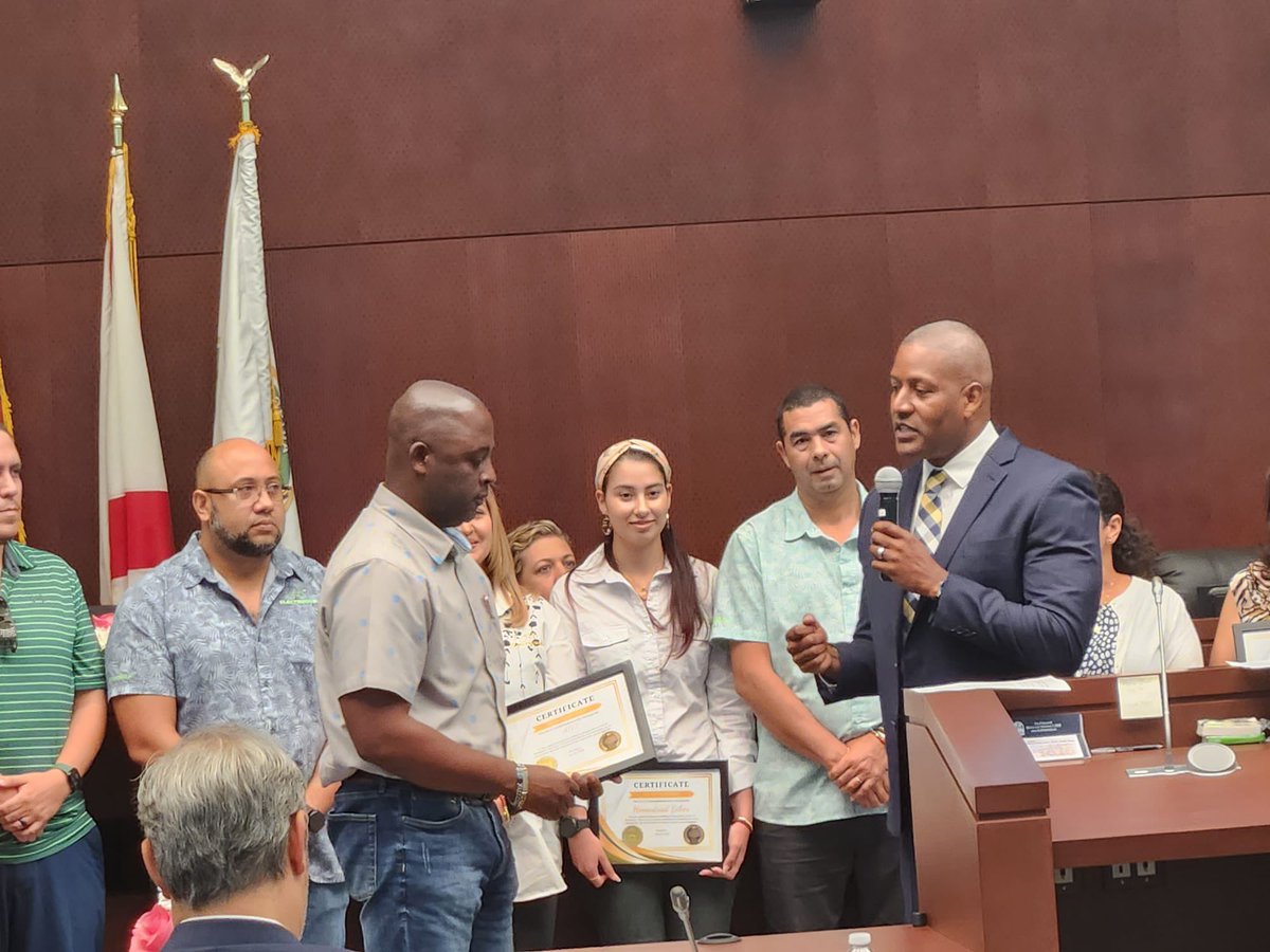 I would like to give a special Thank You to the @City Of Homestead for recognizing us as one of the local small businesses of homestead that stayed open during the pandemic in downtown Homestead. On behalf of my Team and I we say service over self . #TeamAdvanced #AT&T Family.