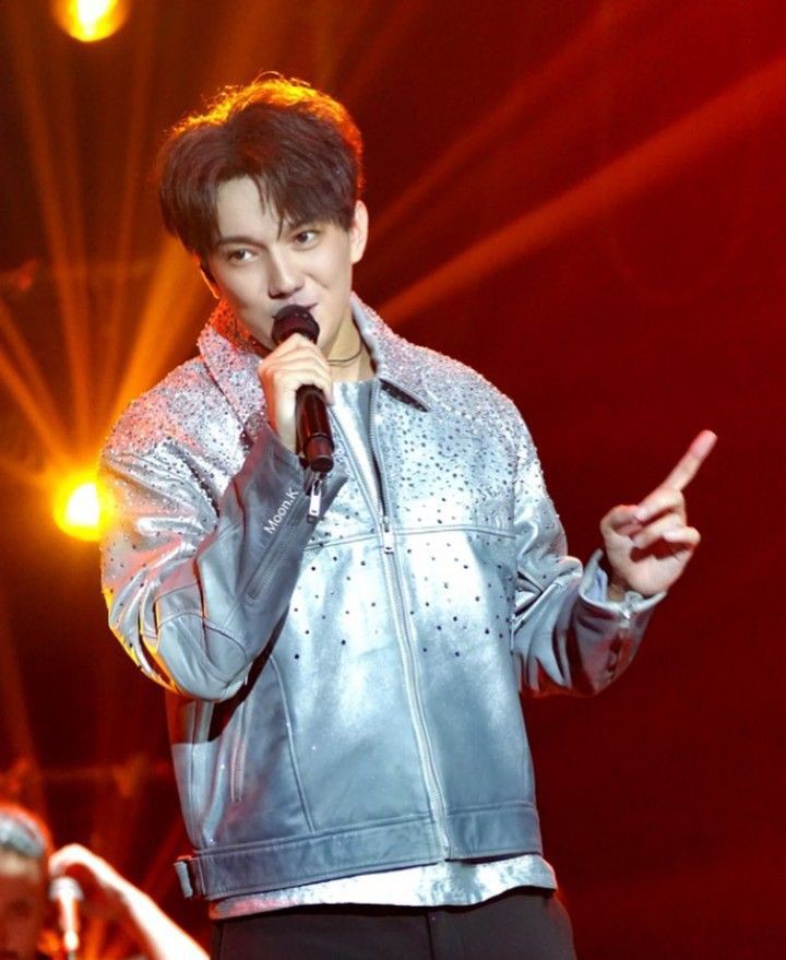 @pebaqakyfub In the songs of Dimash, there is a unique fusion of East and West, the magic of times that have sunk into oblivion and modernity.
#DimashQudaibergen
#TogetherByDimash
#OmirByDimash 
#Malaysia #concert
#StrangerWorldTour2023 
DIMASH CONCERT MALAYSIA