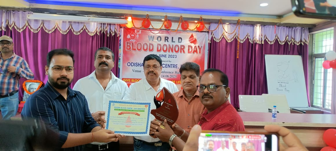 Seemanta Mahavidyalaya Jharpokharia awarded by Odisha blood centre, DHH Baripada