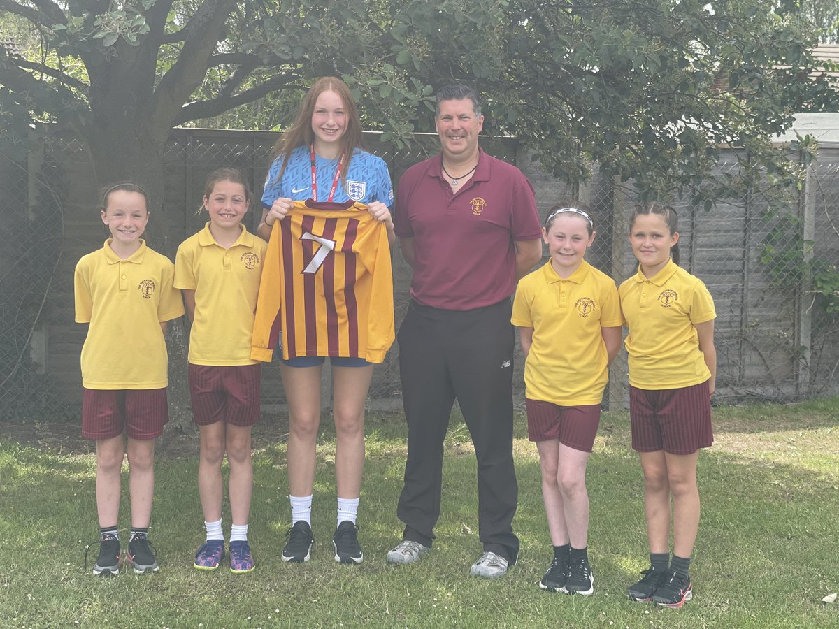 What a joy to invite Katie Reid, one of our 2018 leavers, back to talk to KS2 about her inspirational football career with <a href="/ArsenalWFC/">Arsenal Women</a> and U17 <a href="/Lionesses/">Lionesses</a>.  #determination and self belief have been key components in her success. #everychildflourishing