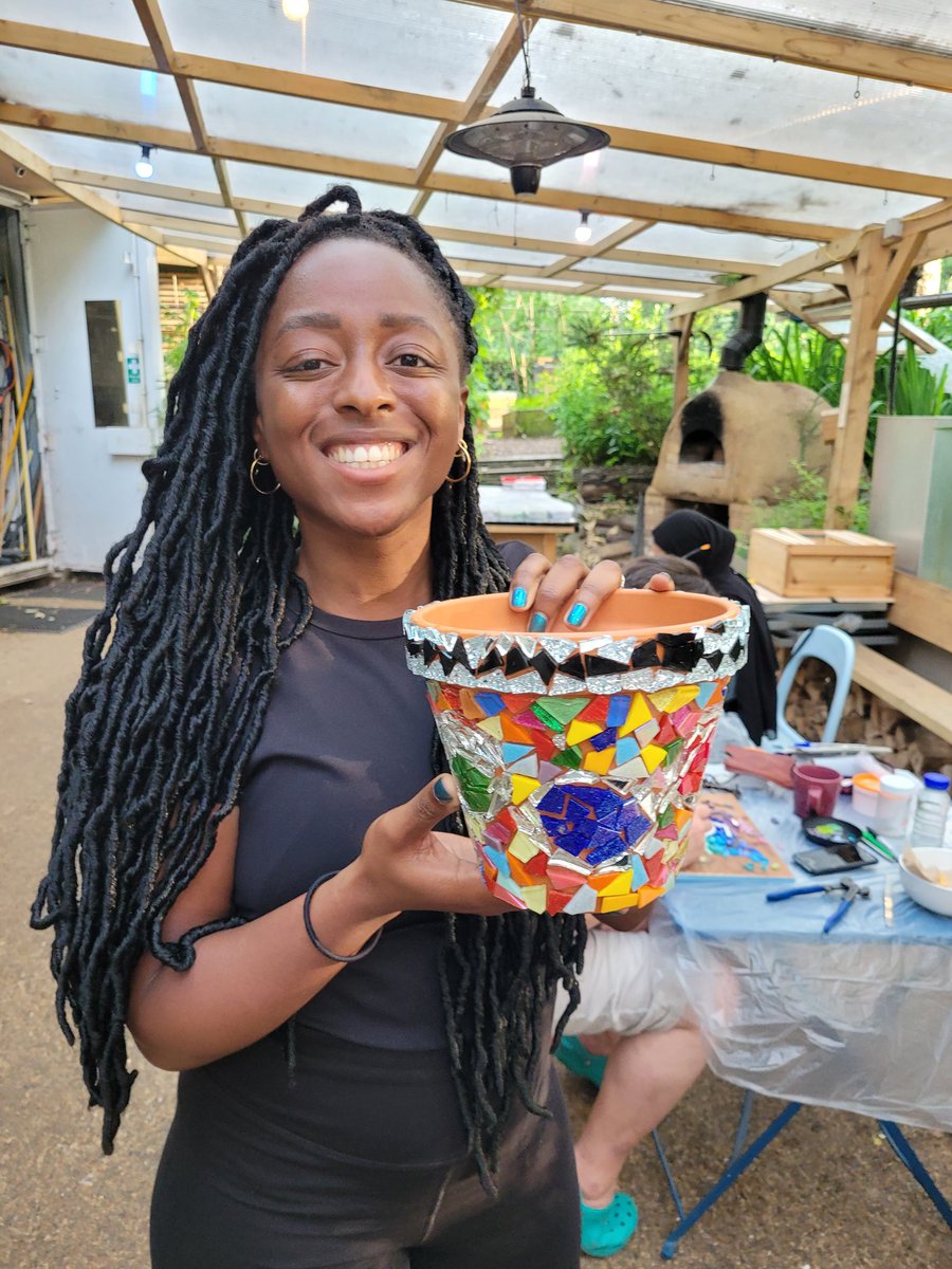 Another happy mosaicer, with this colourful beautifully made ceramic pot. 
.
.
#mosaicworkshop #WednesdayWorkshops #relaxchatcreate #getcreative #makingmosaics