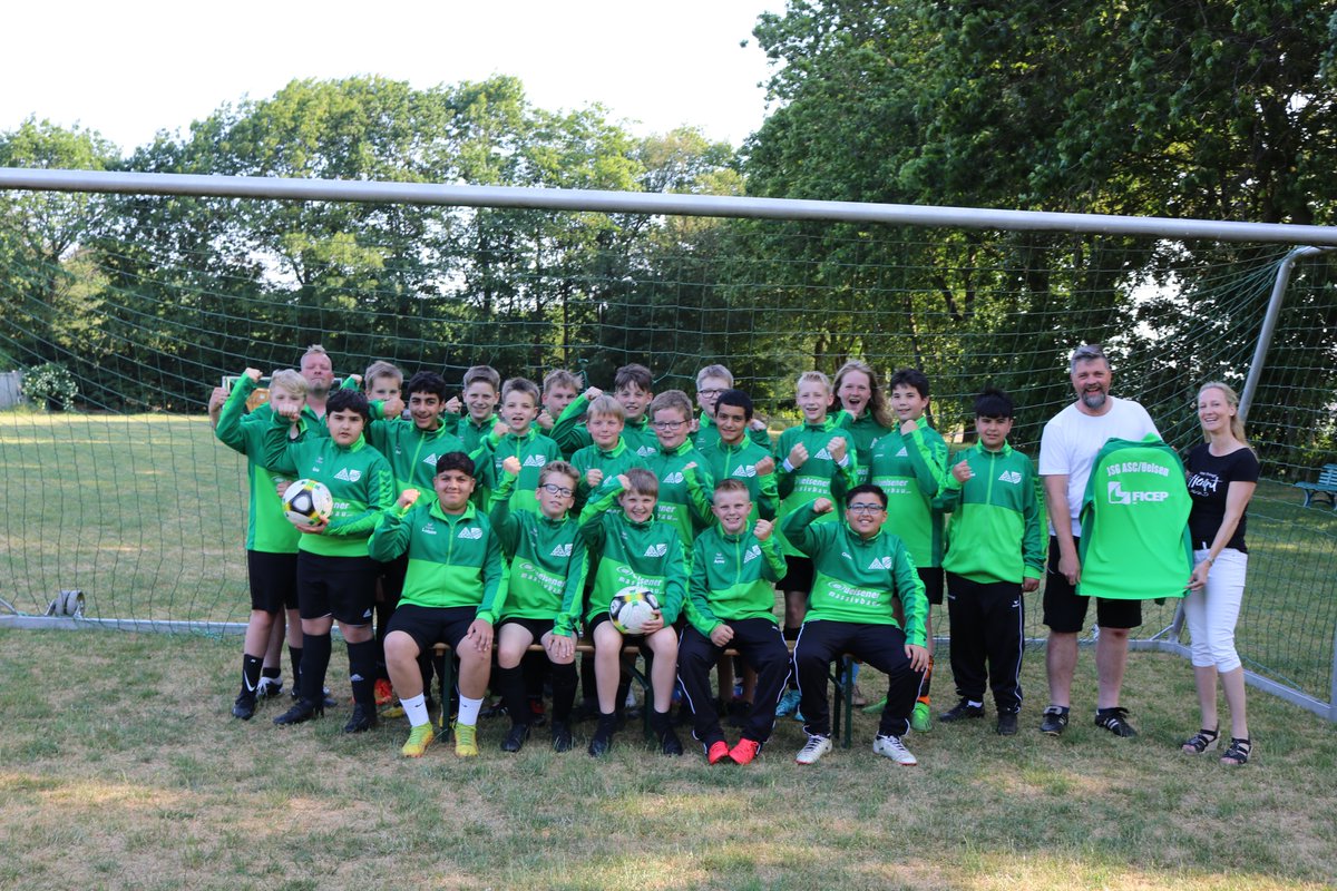 FicepG's tweet photo. Wir können auch Sponsoring!
Zusammen mit dem Uelser Massivbau hat https://t.co/PLRPP2mNsx Aufwärmtrikots für die D4 der Jugend-SG ASC Wielen/SV Olympia Uelsen zur Verfügung gestellt. Wir wünschen der Mannschaft weiterhin viel Erfolg und ebenso viele Tore!
#Ficep #UelserMassivbau https://t.co/GHUjz0HcV3