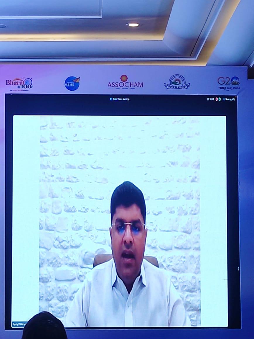 ASSOCHAM4India's tweet photo. In an enlightening e-address during the 3rd #ASSOCHAMMSMESamvaad event, the admirable chief guest, 🔈 Sh Dushyant Chautala, Hon'ble Deputy Chief Minister, Government of Haryana, elaborated on the 
34 K crore of investment in the last 3 and half years in MSME Sector in Haryana. He talked about the financial support that the government offers to the entrepreneurs under the Padma scheme. He concluded on the note that a major emphasis needs to be given on power supply sources for industrial and manufacturing purposes in the state. 

@g20org,@Dchautala,@cmohry,@mlkhattar,@iResurgentIndia,@minmsme,@bpsvermabjp,@Hareda_Haryana,@sidbiofficial,@mdhsiidc,@Hkrn_hry,@model_met,@Jindal_Official,@GurgaonChamber,@HSBC_IN,@WRIEnergy,@ScoremeSolution,@wriindia,@PIBIndiaMSME,@PTI_News,@DiprHaryana