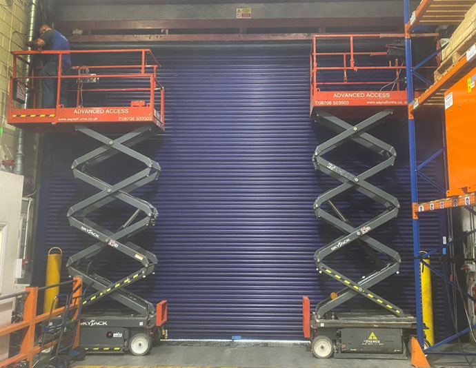 AbacusShutters's tweet image. Sometimes we need a bit of #teamwork, and a bit of help from #technology ♥️
Here we can see scissor lifts, A.K.A. MEWPs (Mobile Elevating Work Platforms), helping the dynamic duo of Dave and Bryan get to those hard to reach places!
#rollershutter #security #london #essex