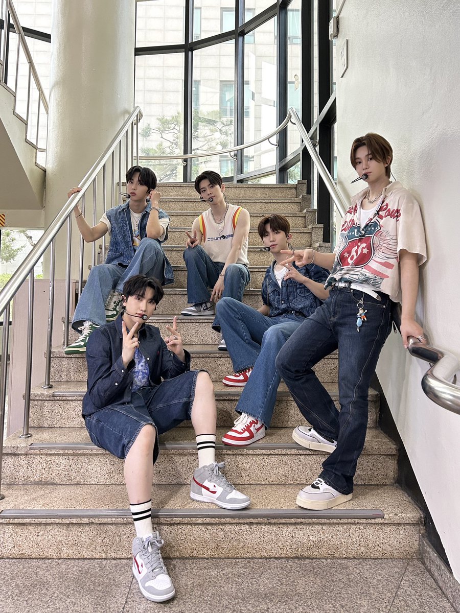 TNX_Official's tweet photo. [#TT]
TNX Today | 230623
🎞 KBS2 뮤직뱅크

#TNX #TheNewSix #더뉴식스
#BOYHOOD #KickIt4Now
#PNATION #피네이션 https://t.co/WgX1qbrR0N