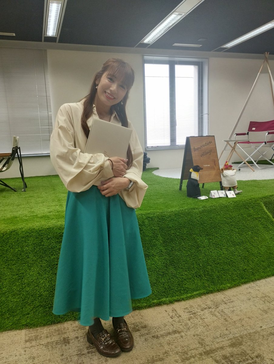 saikireika's tweet photo. 株式会社アーシャルデザインのオフィスにお邪魔しましたっ！🏢✨
アウトドアな雰囲気のワークスペースがあったり…🏕✨キレイで落ち着くオフィスでした😊

講師の方にプログラミングでわからないところも直接質問させてもらって、課題も進んだよーーー！やったーーー😚✌️ https://t.co/8ow6eoRLFK