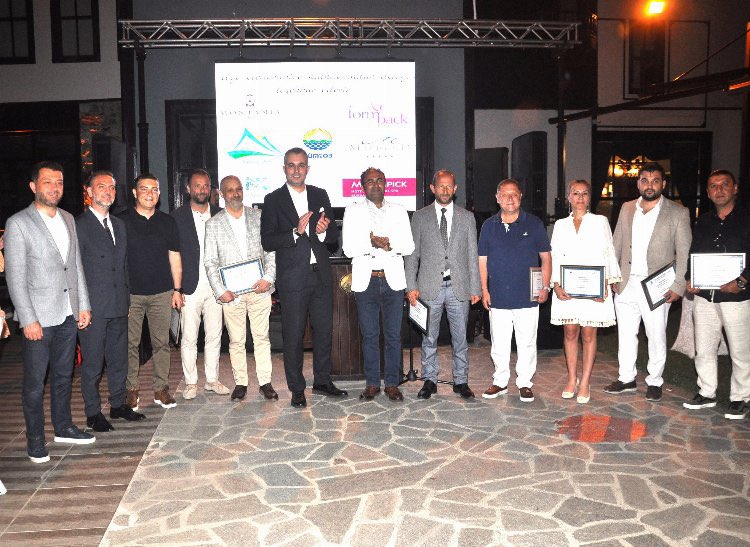 İl Müdürümüz Dr. Kamil Özer, GÜMTOB tarafından düzenlenen Yaza Merhaba Buluşması’na katıldı. İlginin yoğun olduğu buluşma ile turizm sektörü yeni sezona merhaba dedi.  <a href="/kamilozr/">Dr. Kamil ÖZER</a> <a href="/GumtobB/">GÜMTOB</a> 👬👬🇹🇷👬👬