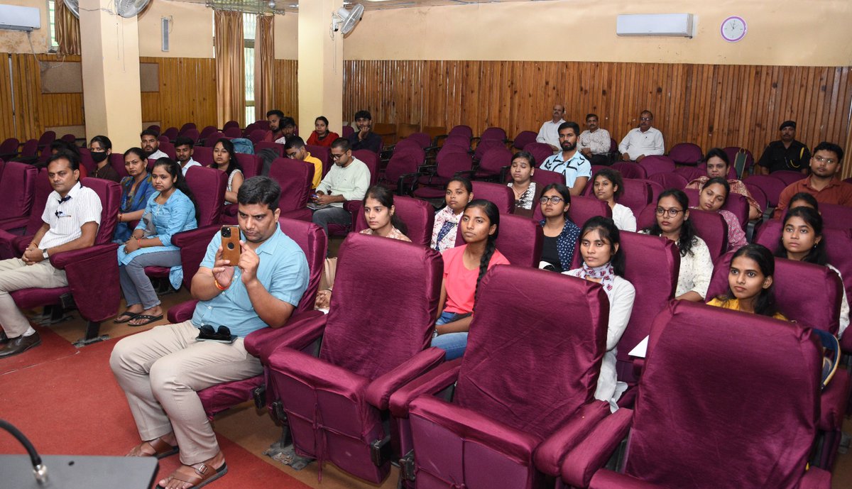 AllahabadMuseum's tweet image. इलाहाबाद संग्रहालय में आज 23  जून 2023 को ' कलाकृतियों के संरक्षण' विषयक पाक्षिक कार्यशाला का शुभारंभ हुआ।
#myculturemypride #conservationworkshop  #indianmuseumkolkata #SalarJungMuseum #nationalmuseum #PMO
#culturalheritage 
#MinistryOfCulture 
#AmritMahotsav