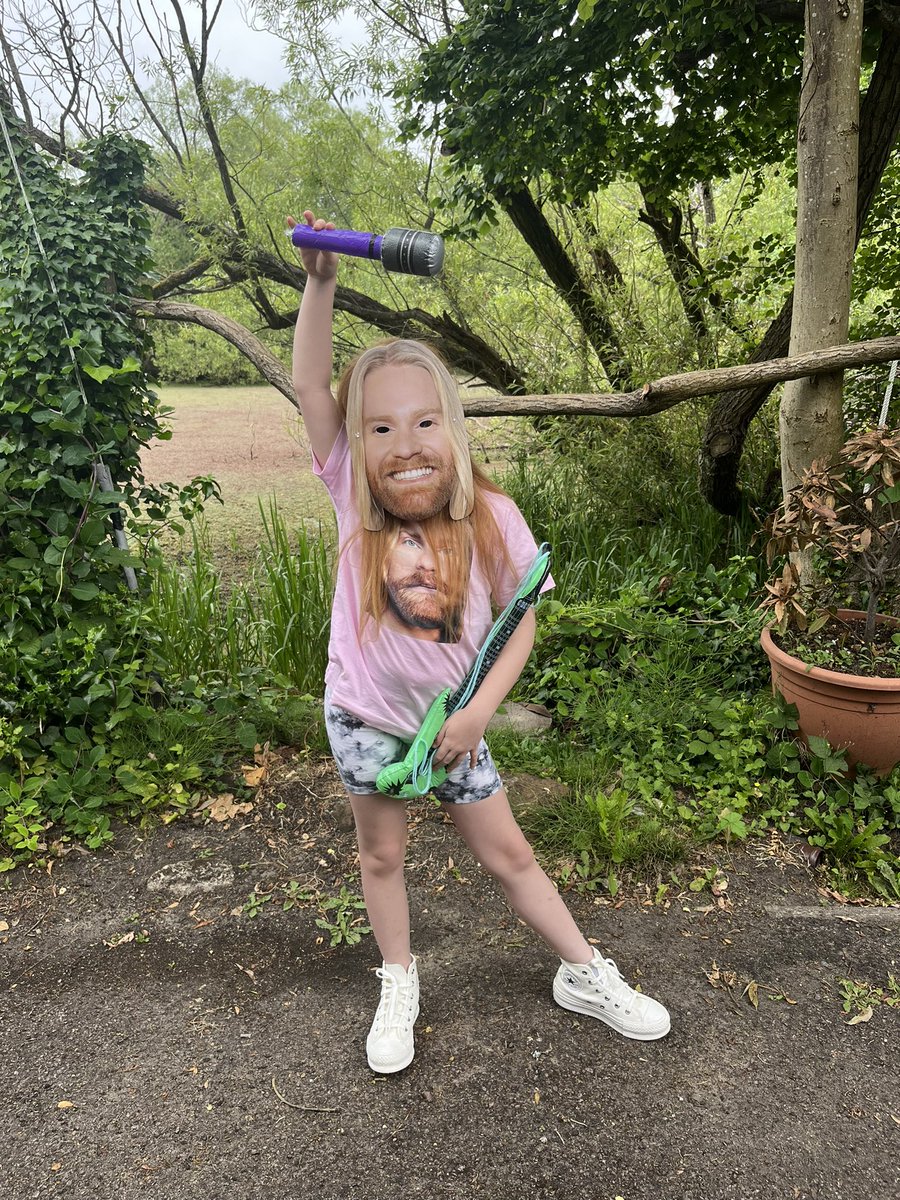 laurievc87's tweet photo. @SamRyderMusic my daughter dressed up as you for World Music Mufti Day today! #samryder #samrydermusic https://t.co/ha8qTYjlrM