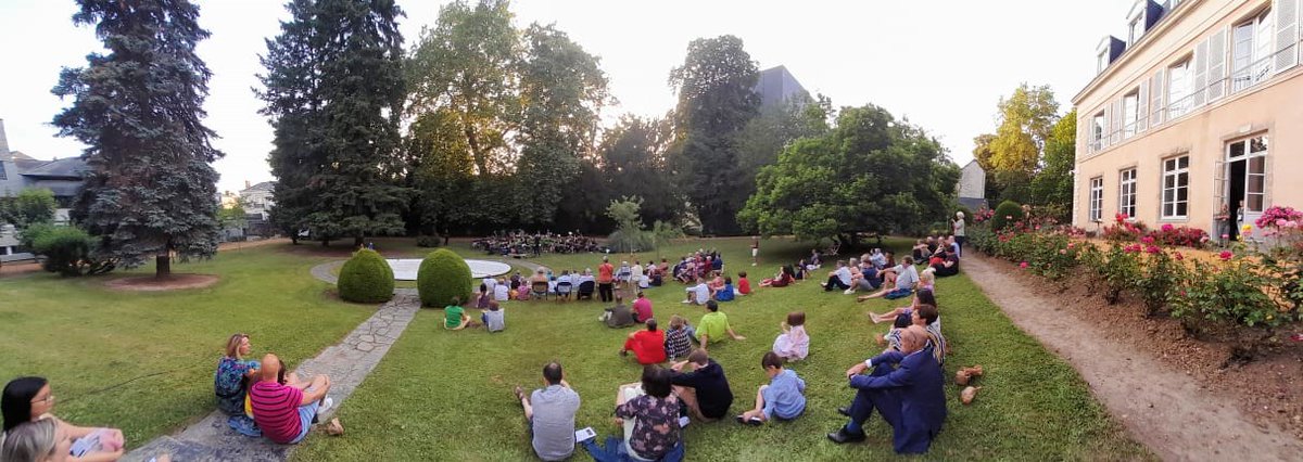 Prefet53's tweet photo. Enfin l'Orchestre d'Harmonie de #Laval a clos cette soirée sans fausse note par un moment suspendu entre classique, jazz et musiques de films ! 🎼
4/5 https://t.co/r3z8aksoX0