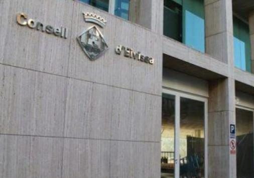 EUIB's tweet image. 📰 @elhijoderisto2 (@EUPitiuses): “Farem una oposició valenta, per protegir els #drets, les #llibertats i els #serveispúblics”
 
@Consell_Eivissa #lesquerraquesuma #cuidamallòproper #Eivissa

🔗 euib.org/2023/06/23/osc…