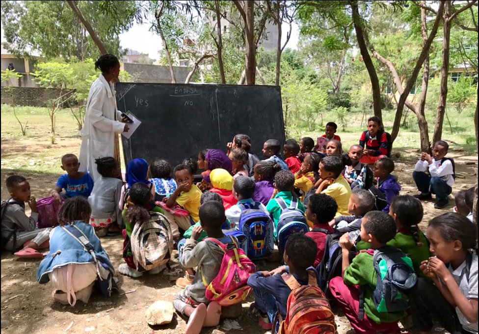 The below picture is from #Mekelle #Tigray
School kids sit in open spaces, as their classrooms are now home to #IDPs. Despite a stipulation in the #PretoriaAgreement for the return of IDPs, the regime continues to drag its feet on its commitment. 
The #WarOnTigray continues.