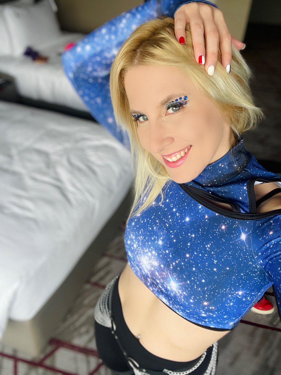 IT’S TODAY! Less than 2 hours! 👊🏻
This girl’s dream is to make you and herself proud. Time to shine 🥹

Watch the final of the #JustDance #OlympicEsportSeries on youtube.com/live/Ux-T2VK0Z… <a href="/Olympics/">The Olympic Games</a>