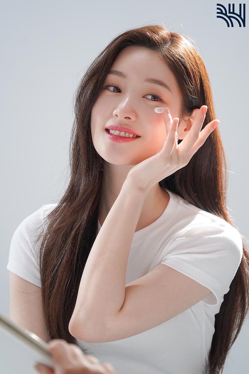 JChaeyeon_Bar's tweet photo. [PHOTO]  230623 #Chaeyeon from BH Entertainment NAVER  Updated.

#정채연 #채연 #다이아 #아이오아이 #郑采妍 #JungChaeyeon https://t.co/GfUoLQWYDH