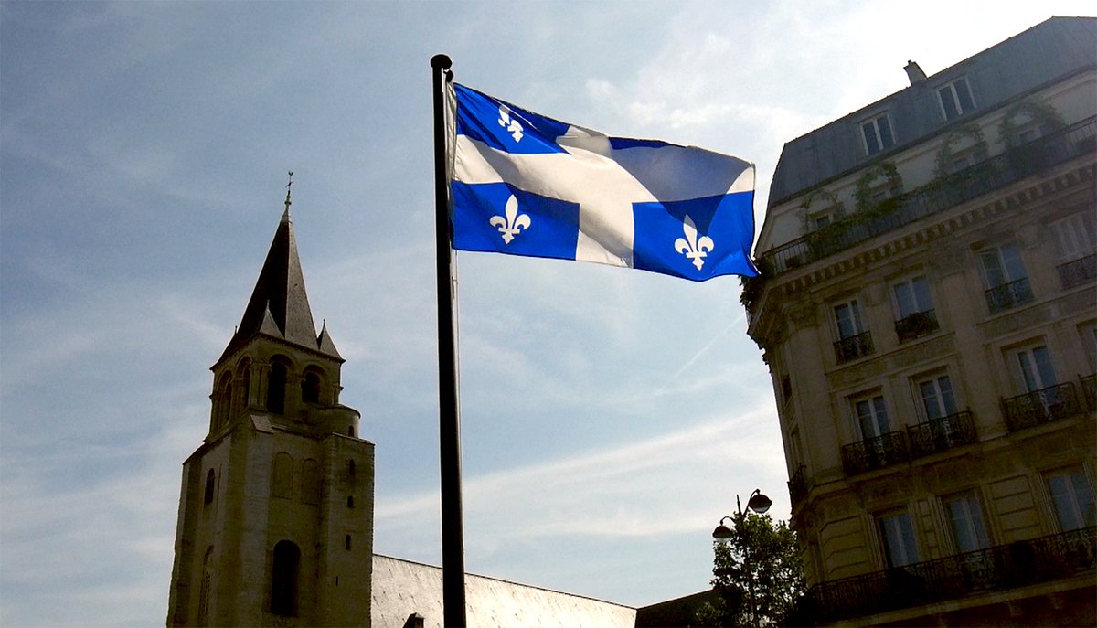 Pour souligner la #FêteNationale du #Québec, le Maire de @mairie6paris, @jp_lecoq, et la Déléguée générale du Québec, @mboisvert_dg, ont renouvelé la tradition du Lever des couleurs québécoises sur la Place du Québec, en présence de la SG de l'@ofqj_france, @MarianneBeseme.