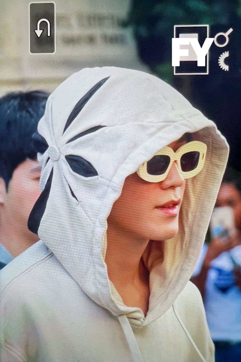 ForeverYong71's tweet photo. 230623 🇫🇷

#태용 #TAEYONG #샤랄라 #SHALALA
#TAEYONGLoeweGBA #TAEYONGxLOEWE https://t.co/39smHONKKs