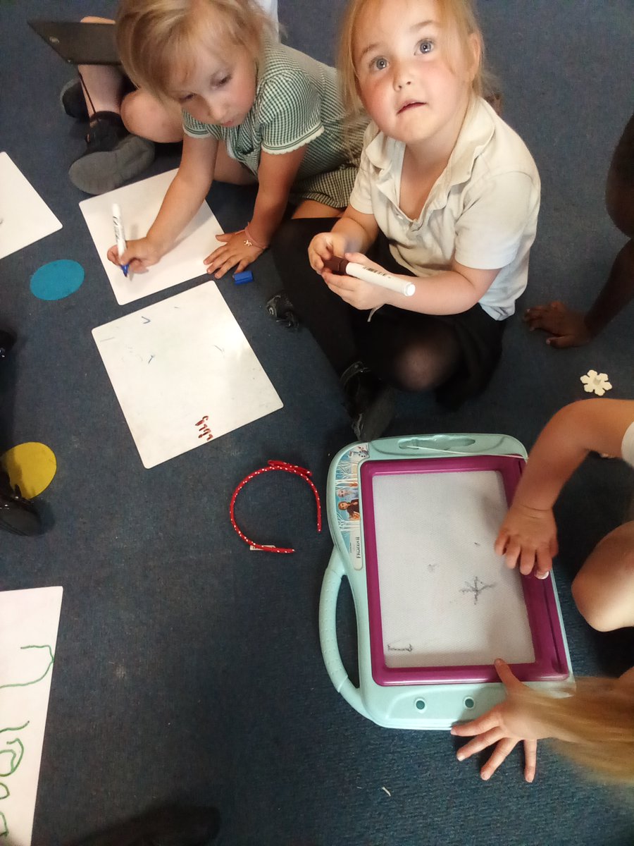 gcpfs1's tweet image. There was a lot of writing in nursery yesterday, the children were practicing writing their names, shopping lists and different fruits and vegetables using a variety of resources  . @PrimaryGreat #gcpliteracy