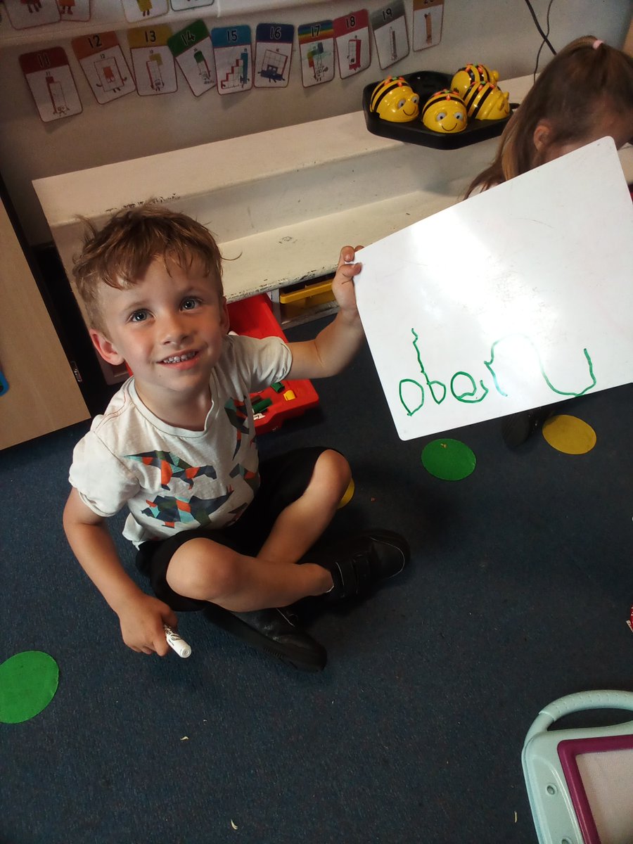 gcpfs1's tweet image. There was a lot of writing in nursery yesterday, the children were practicing writing their names, shopping lists and different fruits and vegetables using a variety of resources  . @PrimaryGreat #gcpliteracy