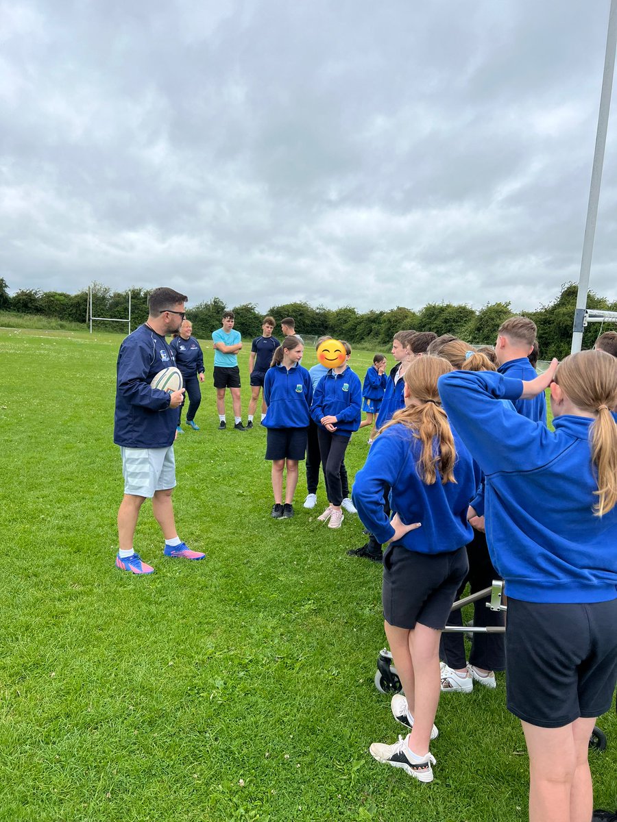 RathbegganN's tweet photo. Stuart Hill and Sue Malone from @RatoathRFC led the children in tag rugby today. Hugh, Dylan and Oisín helped too. The children loved it. Thanks Stuart and Sue. 🏉 @PDSTpe #fridaymorning #FridayFeeling #Rugby https://t.co/RFfFd3ha4d