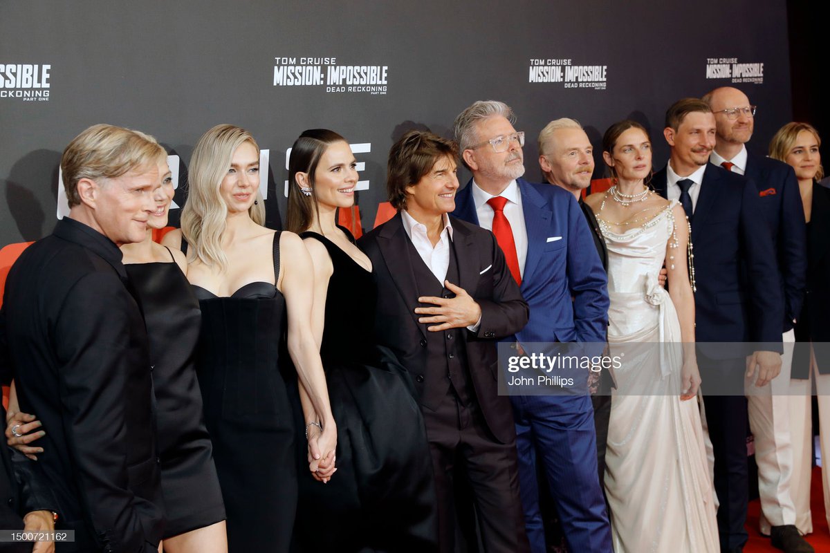 #CaryElwes and cast members of #MI7 at the red carpet.
22nd June 2023 London Premiere
#MissionImpossible #MissionImpossible7