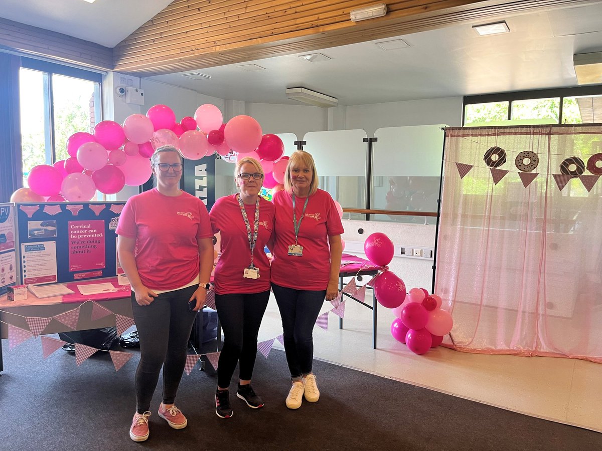 @TgicftWHU were the talk of the hospital yesterday with their #doughnutforgetyoursmear awareness stand🍩🩷 supported by Michelle Blodwell our Gynae CNS and Katie Hughes our Cancer Care Coordinator