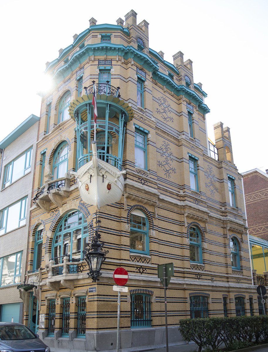 Bennytouzine's tweet photo. Elke keer ik hier passeer blijf ik 10 minuten staan om het te bewonderen. #Antwerpen #HetZuid ❤️ https://t.co/oBQgy0TX3b