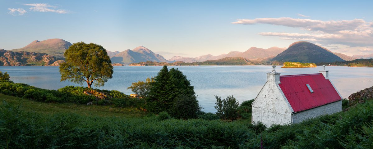 A quick stop at the red roofed cottage at Sheildaig last Friday, looking back toward Torridon.
<a href="/VisitScotland/">VisitScotland</a> <a href="/TGOMagazine/">The Great Outdoors</a>