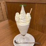 まるでウェディングドレス!？ホワイトコージのパフェが粋。