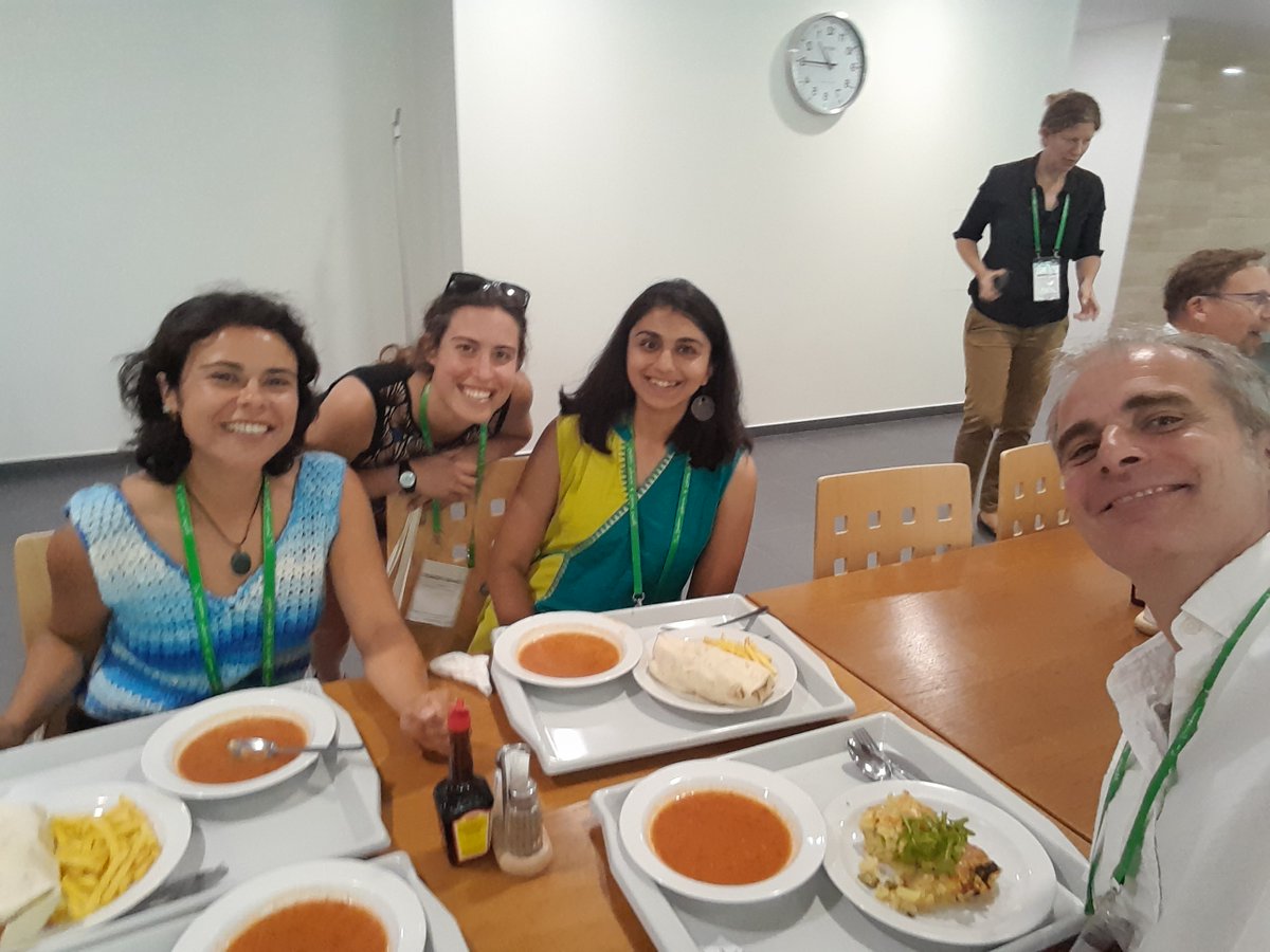 NBluthgen's tweet photo. Great discussions with promising junior scientists &amp; experts on tropical flower or fruit interactions: @_Laura_GomDe, @tropiclaud &amp; @SaileeSakhalkar - on perspectives, barriers, nat. history, publication policies &amp; 🌸🪷 &amp; 🥑🥭. Happy #mentor for this powerful team #gtoe2023 https://t.co/pkuMLoLpJd