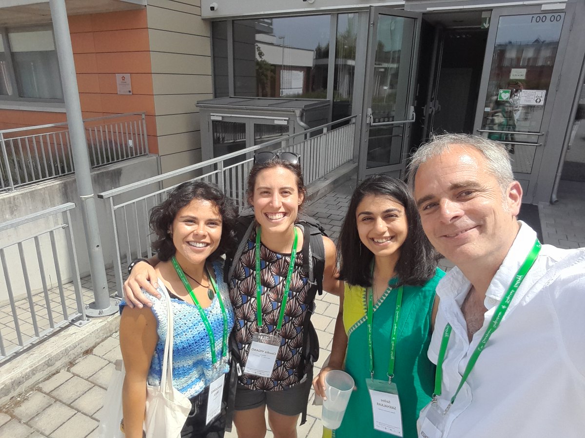 NBluthgen's tweet photo. Great discussions with promising junior scientists &amp; experts on tropical flower or fruit interactions: @_Laura_GomDe, @tropiclaud &amp; @SaileeSakhalkar - on perspectives, barriers, nat. history, publication policies &amp; 🌸🪷 &amp; 🥑🥭. Happy #mentor for this powerful team #gtoe2023 https://t.co/pkuMLoLpJd