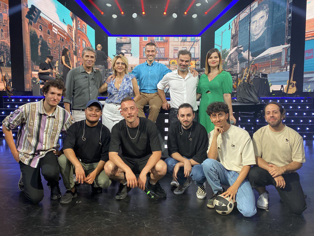 🙌 Grazie a <a href="/minaccioni/">Paola Minaccioni</a>, <a href="/StudioMurena/">Studio Murena</a>, <a href="/saverioraimondo/">Saverio Raimondo</a> e <a href="/La_Catuzzi/">Martina Catuzzi</a> per essere stati con noi a #Radio2SocialClub 📻

Rivedi la puntata lunedì alle 8.45 su <a href="/RaiDue/">Rai2</a> 📺
raiplay.it/programmi/radi…