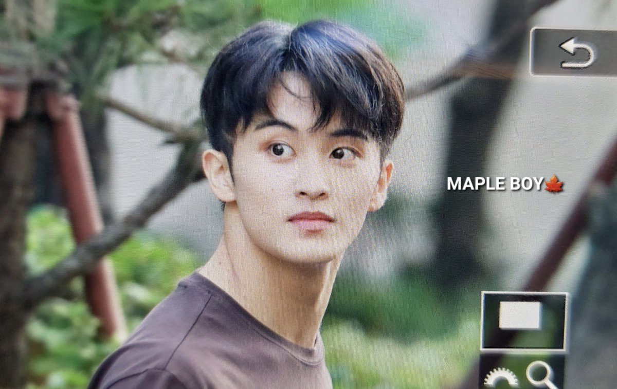 Ieemarkees's tweet photo. campus crush mark https://t.co/qgKNSX7WyC