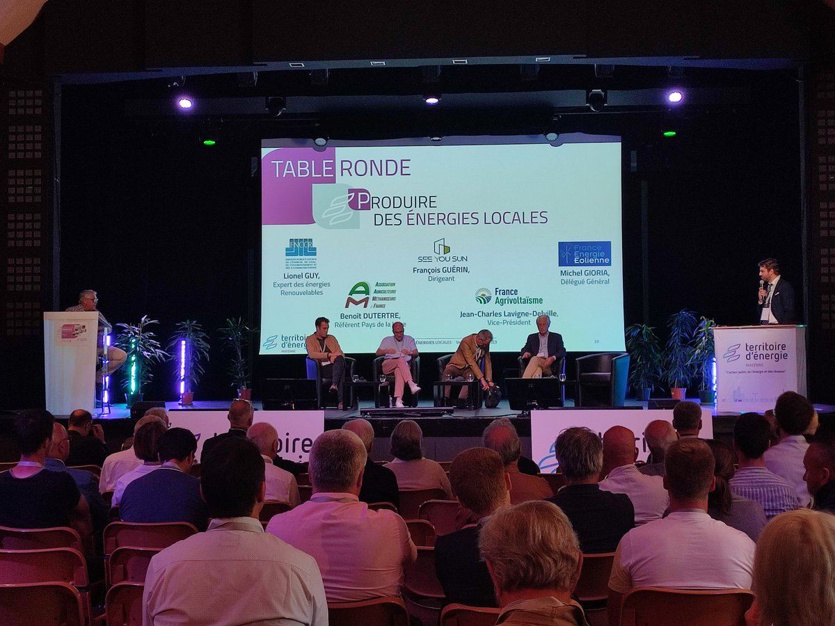 1er Forum des énergies locales organisé par territoire <a href="/Energie_Mayenne/">Territoire d'Énergie Mayenne 💡</a>
Table ronde : produire des #energies locales : 25% de l'électricité consommée en Mayenne est produite localement par des énergies renouvelables.