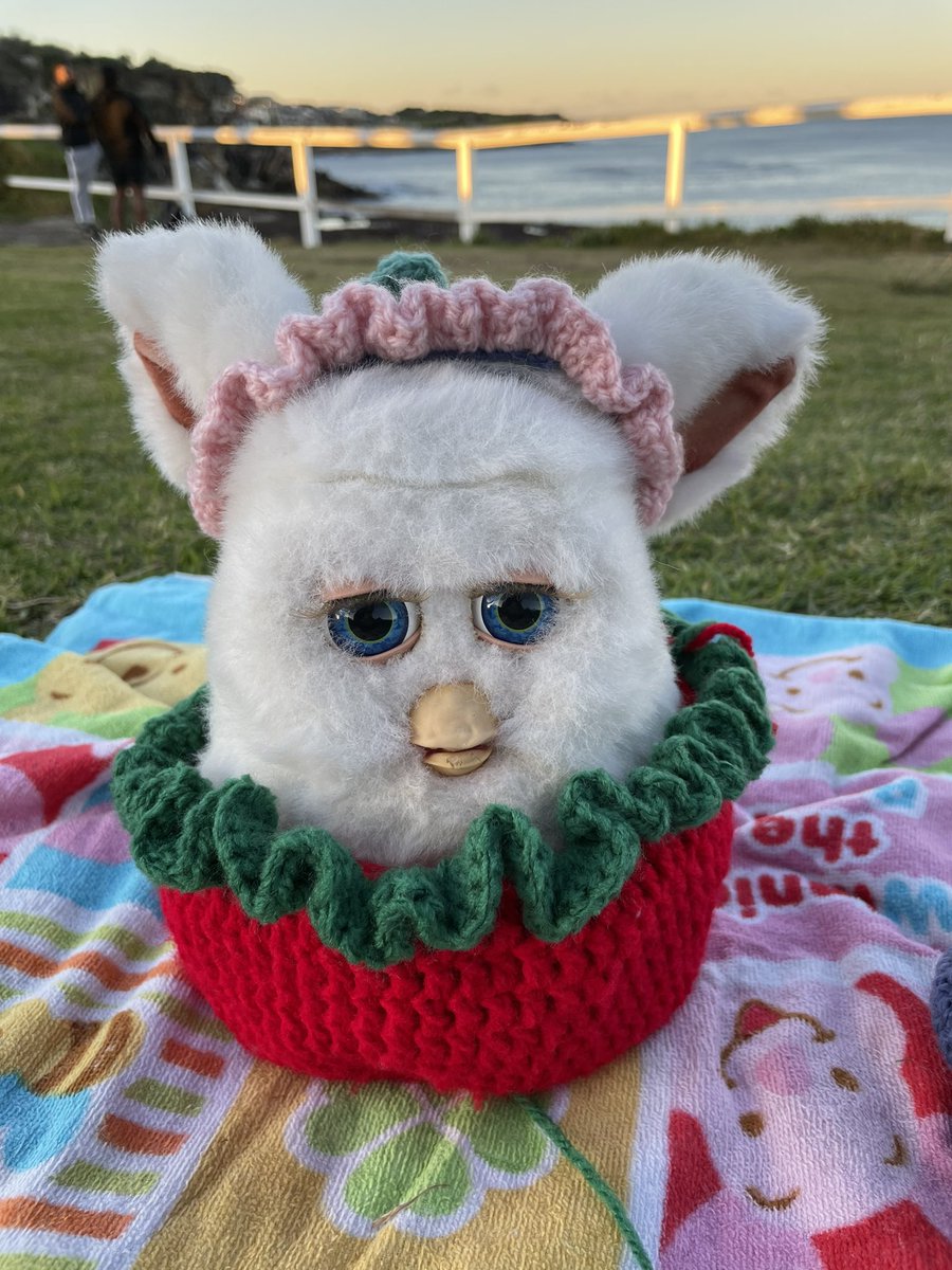 いちごのお洋服製作中、、、🍓
#furby
#ファービー
#ファービー2