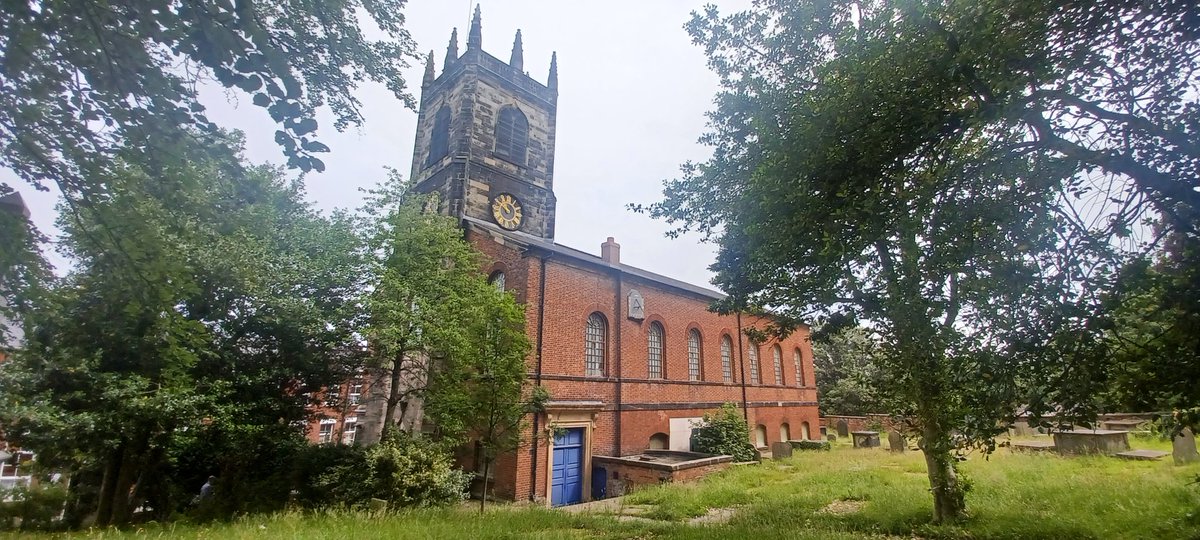 The 1742 Georgian font of St Peter's Congleton. Pevsner describes it as 'a marble baluster, better than many'.
#fontsonfriday