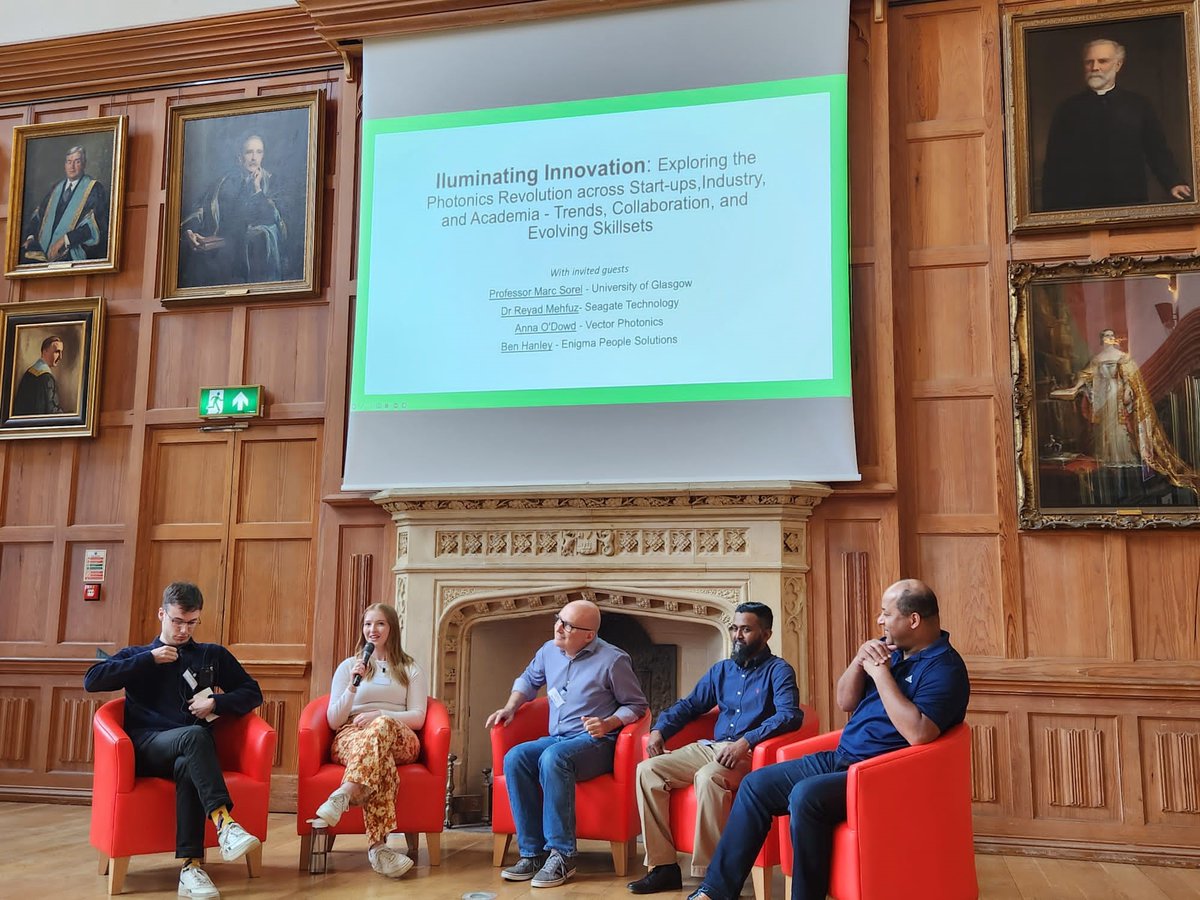 @VPhotonics is pleased to support the @EPSRC and SFI Centre for Doctoral Training PIADS. Shown here discussing “Illuminating Innovation: Exploring the Photonics Revolution Across Startups, Industry & Academia” is our very own Anna O'Dowd, sharing her industrial experience.