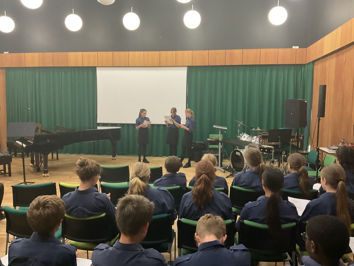 PangCollMFL's tweet photo. This week, Year 8 French & Spanish performed short dialogues based on topics learnt this year. From safari and restaurant trips gone wrong, to cinema & beach outings, pupils impressed with their creativity and language skills! Year 7 are up next week! 🇫🇷🇪🇸#PangCollCreativity https://t.co/27iU6UPRuX