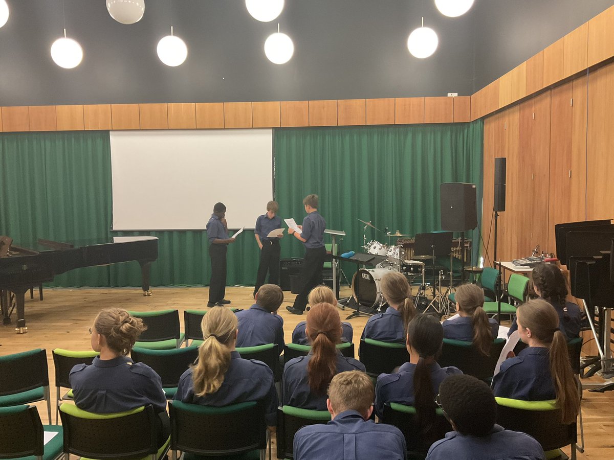 PangCollMFL's tweet photo. This week, Year 8 French & Spanish performed short dialogues based on topics learnt this year. From safari and restaurant trips gone wrong, to cinema & beach outings, pupils impressed with their creativity and language skills! Year 7 are up next week! 🇫🇷🇪🇸#PangCollCreativity https://t.co/27iU6UPRuX