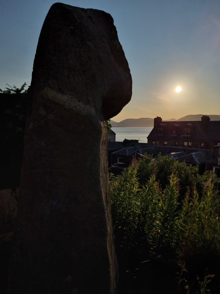 Granny Kempock watching the Sun setting over Cowal

#StandingStone #Gourock #Inverclyde #Scotland