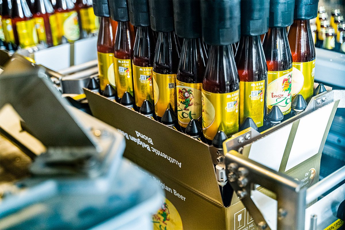 KronesAG's tweet photo. Are you familiar with the #Krones #Varioline? It can handle more than 20 different #packaging combinations on a single machine! π€Ή
Thanks to its diverse & individual production, the packaging line truly meets the needs of #beverage and food producers.
β©https://t.co/bRgxfL5WLC https://t.co/HpcS3gmX35