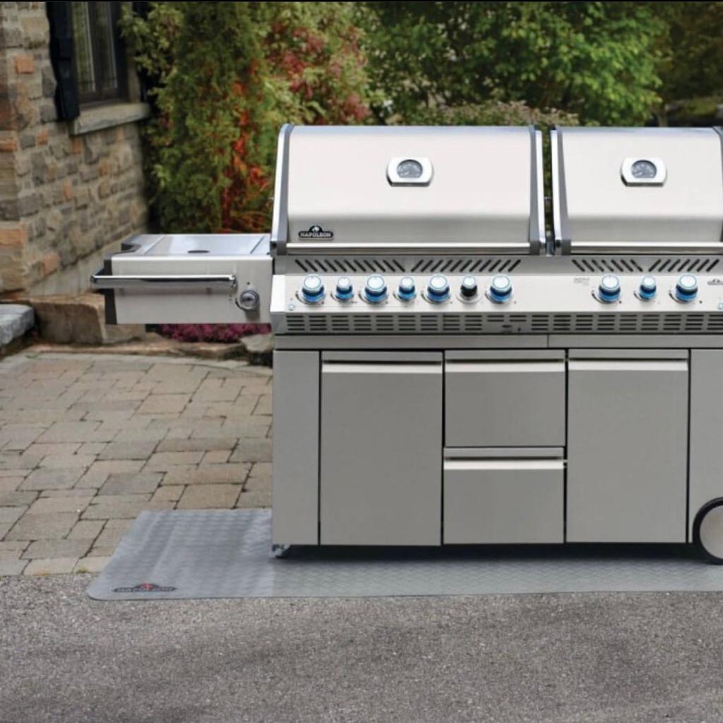 ¡Ya está aquí la temporada de parrillas al aire libre! 🔥🌞

En #DemingoEquipamientos tenemos las ideales para ti y tus necesidades. 👉🏻Elige la tuya y disfruta del verano con los sabores más sabrosos y únicos en tus carnes, pescados y verduras con NAPOLEON. 💥🥩🍖🐟🥒🥕