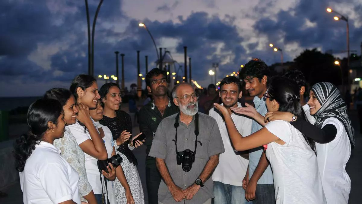 frontline_india's tweet photo. TRIBUTE | Widely known and admired as a cinematographer, #NavrozeContractor was a rarity in the world of #cinema, recognised for outstanding work in both feature and documentary films.
#AmmuJoseph writes.
https://t.co/oBB02ZzExv https://t.co/AKdO4HXVa3