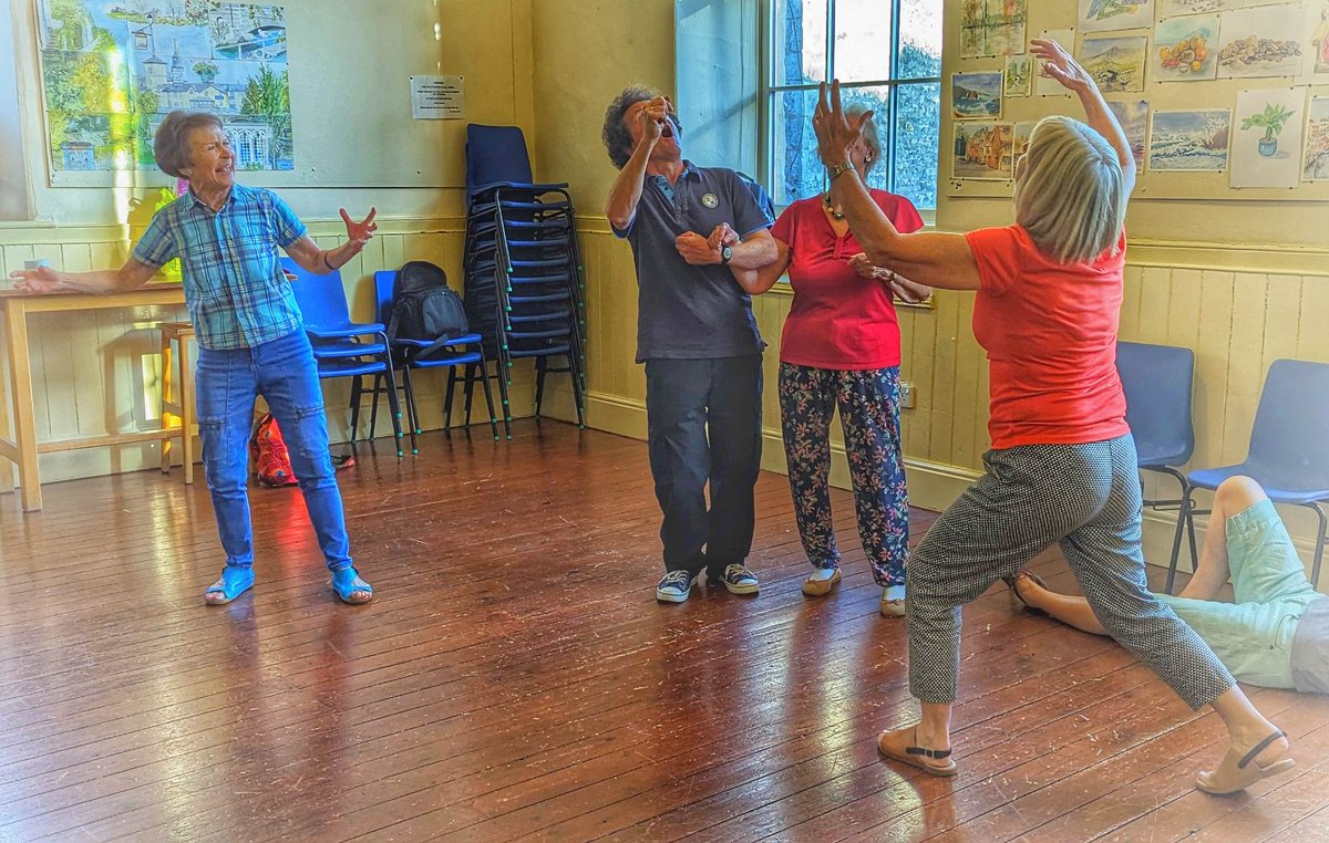 The fairies are gathering, Bottom and Quince, lurk in the wings. Is it a dream, or is it real? You decide!
Come and see Midsummer Madness on the streets of Kendal tomorrow,  Saturday 24th June
Birdcage 12noon and 3pm or
Market Place 1.45pm
See you there!