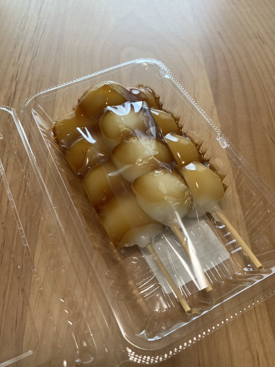 kobayashi_guide's tweet photo. These sweets are made by “Mochidokoro Kuroiwa”. They use various sweet bean paste which are made from sweet potato, chestnut and so on. Mochi of “Mitarashi-dango” is very soft and melting in the mouth. #kochitrip #visitkochijapan #kochiguide #AIart https://t.co/9eGctyCLEz