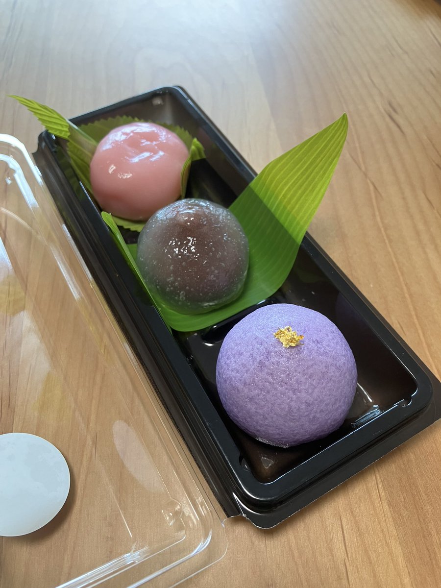 kobayashi_guide's tweet photo. These sweets are made by “Mochidokoro Kuroiwa”. They use various sweet bean paste which are made from sweet potato, chestnut and so on. Mochi of “Mitarashi-dango” is very soft and melting in the mouth. #kochitrip #visitkochijapan #kochiguide #AIart https://t.co/9eGctyCLEz