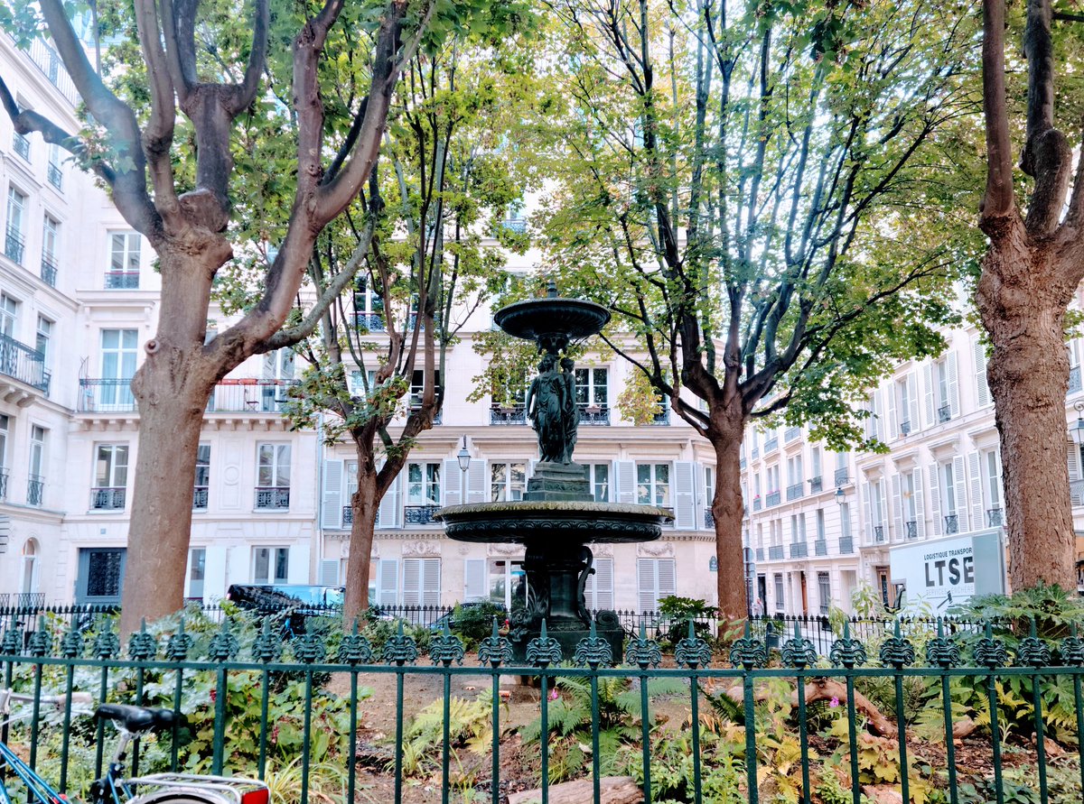 Classic #Paris Square - Serene Cite de Trevise #TheParisEffect #CitedeTrevise #architecture #parisjetaime #travel